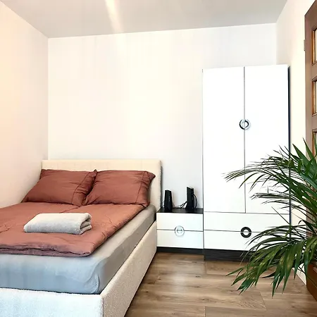 Apartment Nyska - Self Check-in 20h - Parking & Lift Wroclaw